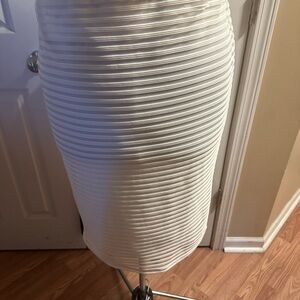 Elegant White Ribbed Skirt